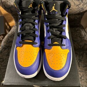 Jordan Air 1 Mid GS -Size 7Y